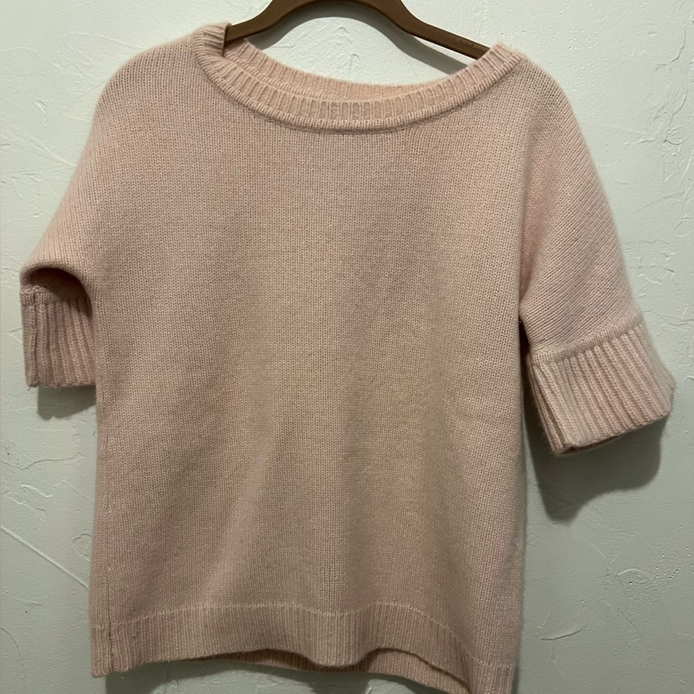 Elegant Women's Pink Sweater
100% cashmere